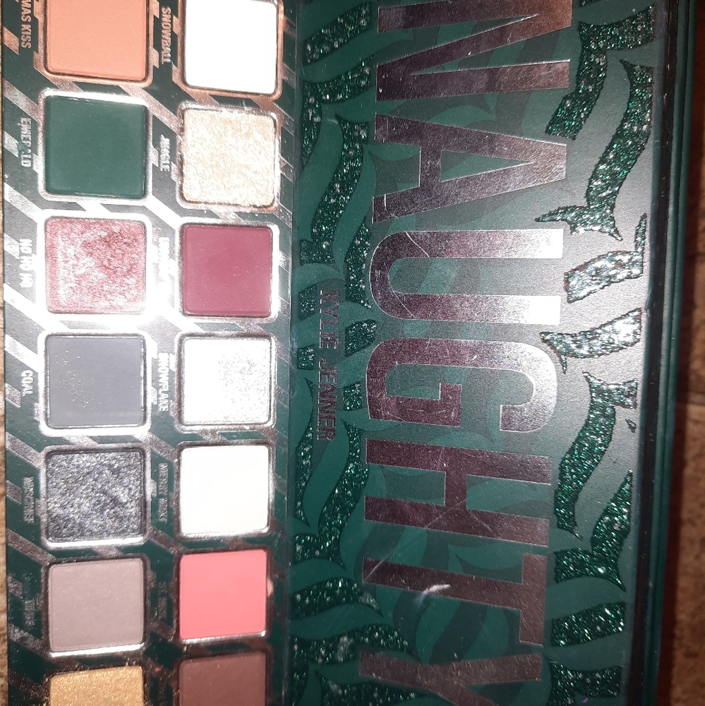 Kylie naughty palette